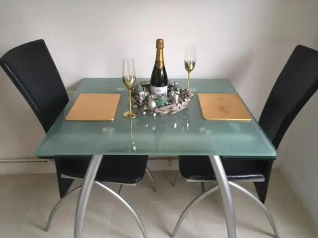 Kb99 Comfy 2 Bedroom House In Horsham, Pets Very Welcome With Easy Links To London And Gatwick Exterior foto