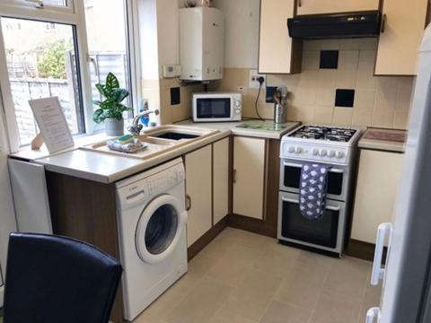 Kb99 Comfy 2 Bedroom House In Horsham, Pets Very Welcome With Easy Links To London And Gatwick Exterior foto