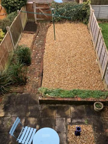 Kb99 Comfy 2 Bedroom House In Horsham, Pets Very Welcome With Easy Links To London And Gatwick Exterior foto