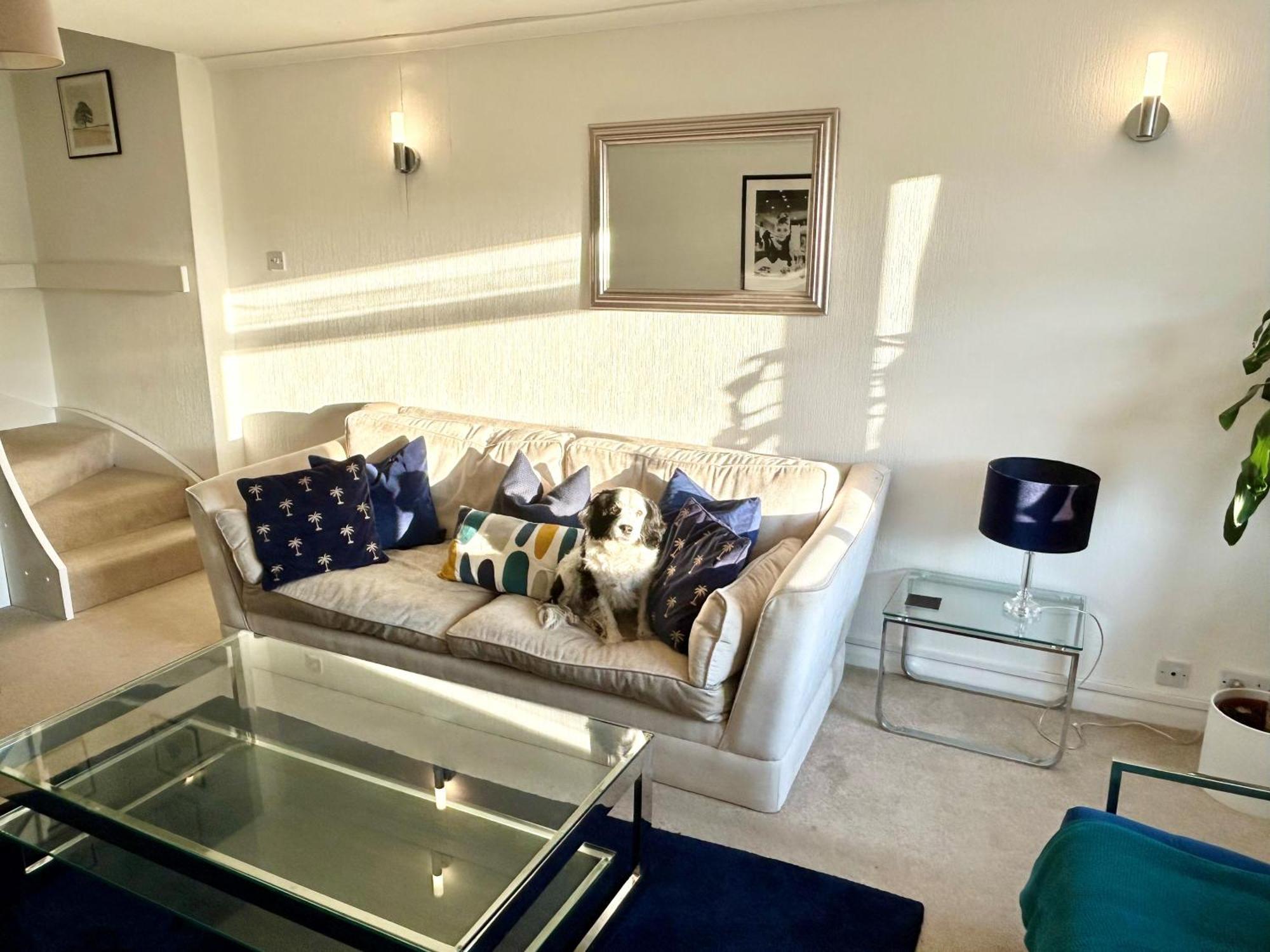 Kb99 Comfy 2 Bedroom House In Horsham, Pets Very Welcome With Easy Links To London And Gatwick Exterior foto