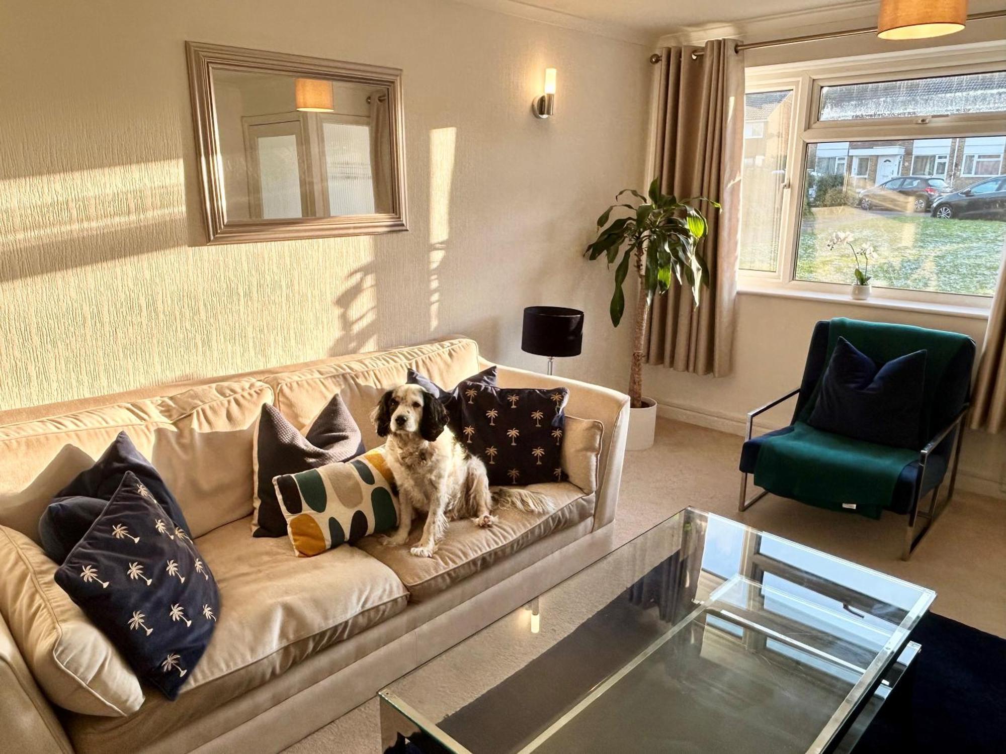 Kb99 Comfy 2 Bedroom House In Horsham, Pets Very Welcome With Easy Links To London And Gatwick Exterior foto