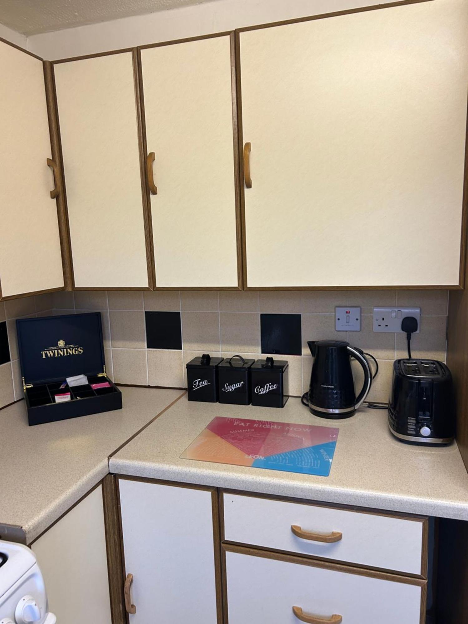 Kb99 Comfy 2 Bedroom House In Horsham, Pets Very Welcome With Easy Links To London And Gatwick Exterior foto