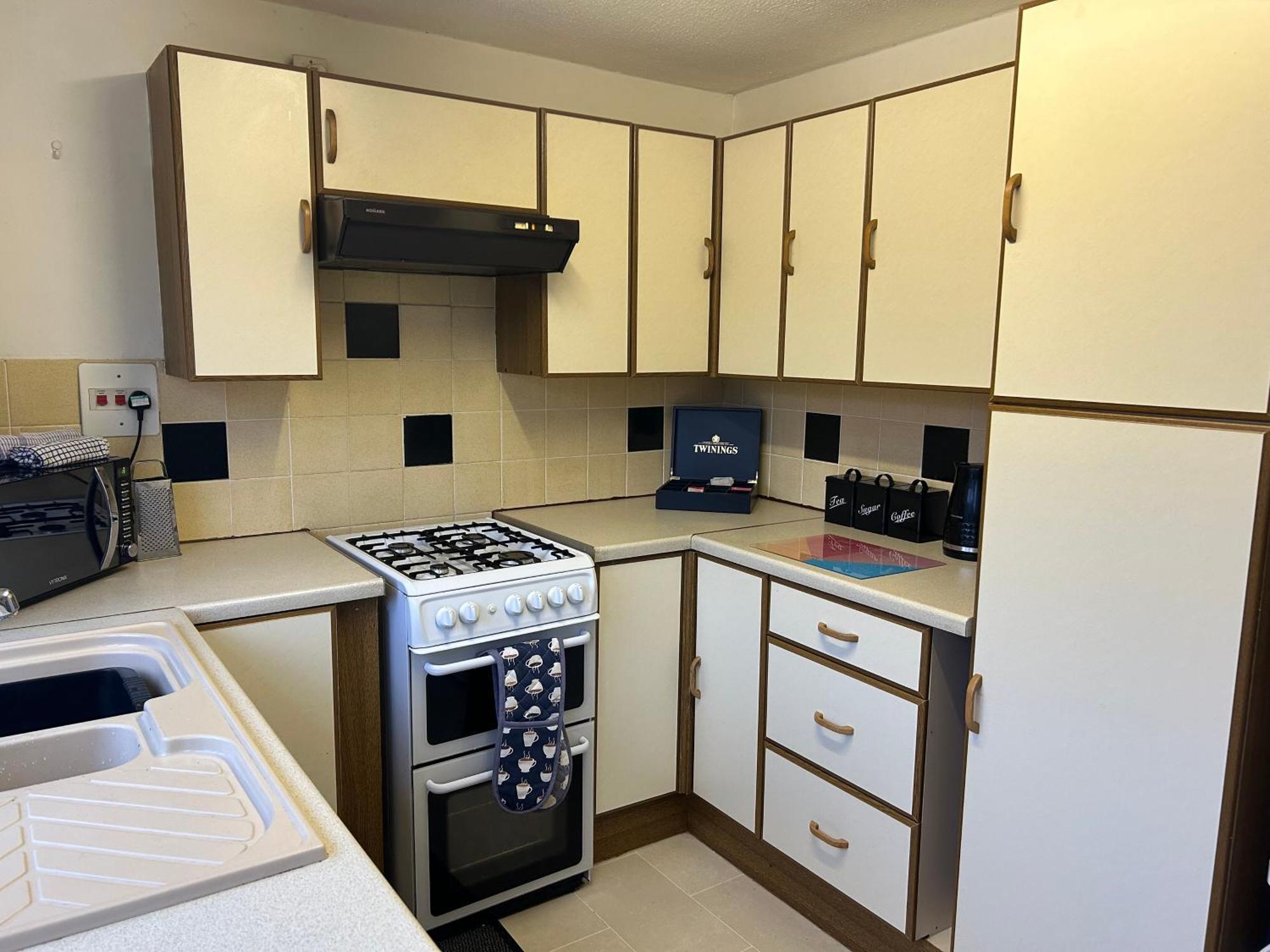 Kb99 Comfy 2 Bedroom House In Horsham, Pets Very Welcome With Easy Links To London And Gatwick Exterior foto