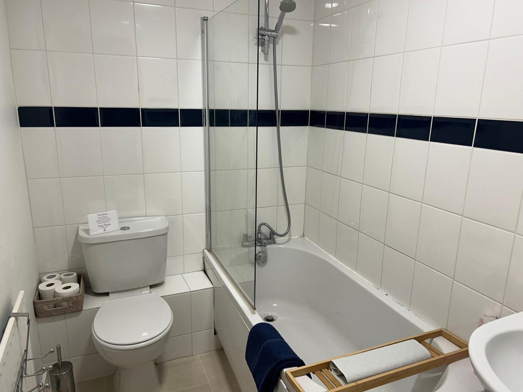 Kb99 Comfy 2 Bedroom House In Horsham, Pets Very Welcome With Easy Links To London And Gatwick Exterior foto